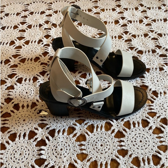 Banana Republic white heeled sandals size 8 - Picture 3 of 9